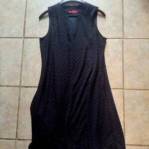 Jennifer Lopez black sleeveless dress